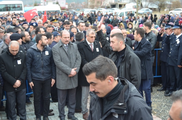 UŞAK ŞEHİT POLİS NAZIM TUNCER'İ SON YOLCULUĞUNA UĞURLADI