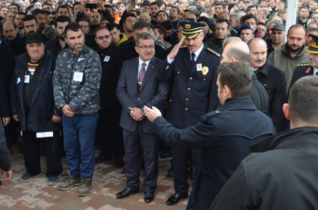 UŞAK ŞEHİT POLİS NAZIM TUNCER'İ SON YOLCULUĞUNA UĞURLADI