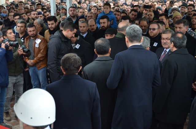 UŞAK ŞEHİT POLİS NAZIM TUNCER'İ SON YOLCULUĞUNA UĞURLADI