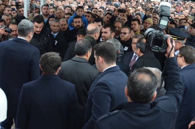 UŞAK ŞEHİT POLİS NAZIM TUNCER'İ SON YOLCULUĞUNA UĞURLADI