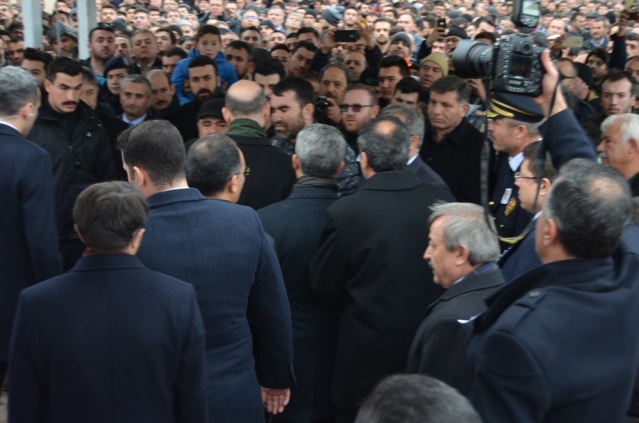 UŞAK ŞEHİT POLİS NAZIM TUNCER'İ SON YOLCULUĞUNA UĞURLADI