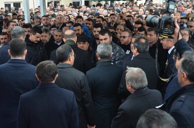 UŞAK ŞEHİT POLİS NAZIM TUNCER'İ SON YOLCULUĞUNA UĞURLADI