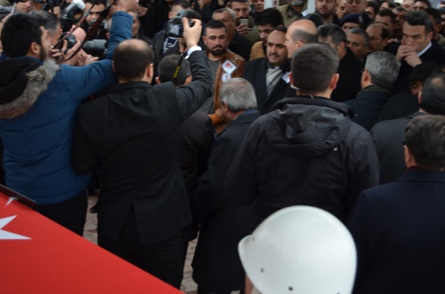 UŞAK ŞEHİT POLİS NAZIM TUNCER'İ SON YOLCULUĞUNA UĞURLADI