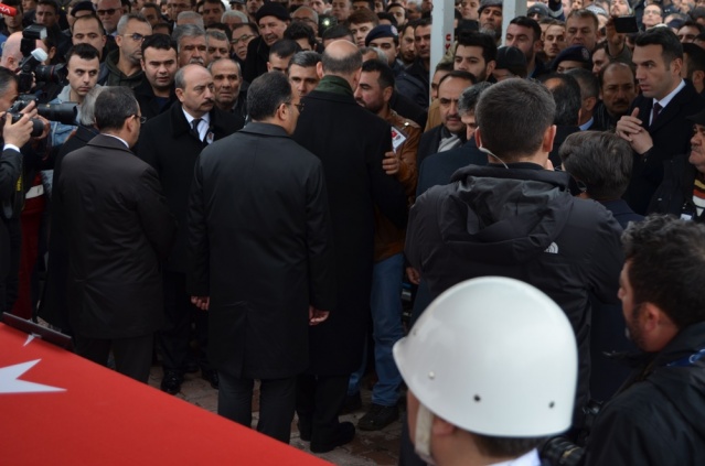 UŞAK ŞEHİT POLİS NAZIM TUNCER'İ SON YOLCULUĞUNA UĞURLADI