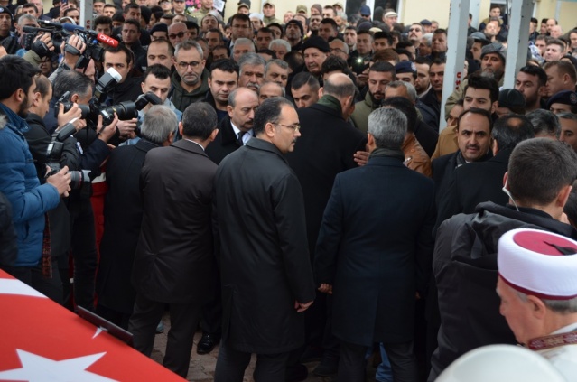 UŞAK ŞEHİT POLİS NAZIM TUNCER'İ SON YOLCULUĞUNA UĞURLADI