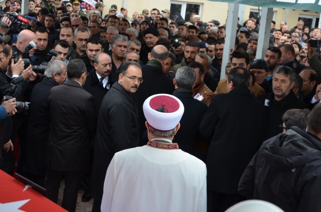 UŞAK ŞEHİT POLİS NAZIM TUNCER'İ SON YOLCULUĞUNA UĞURLADI