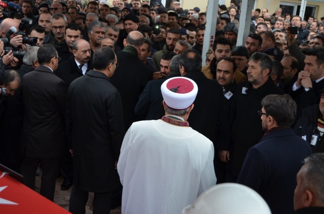 UŞAK ŞEHİT POLİS NAZIM TUNCER'İ SON YOLCULUĞUNA UĞURLADI