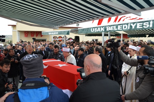 UŞAK ŞEHİT POLİS NAZIM TUNCER'İ SON YOLCULUĞUNA UĞURLADI