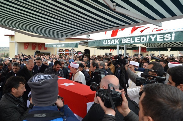 UŞAK ŞEHİT POLİS NAZIM TUNCER'İ SON YOLCULUĞUNA UĞURLADI