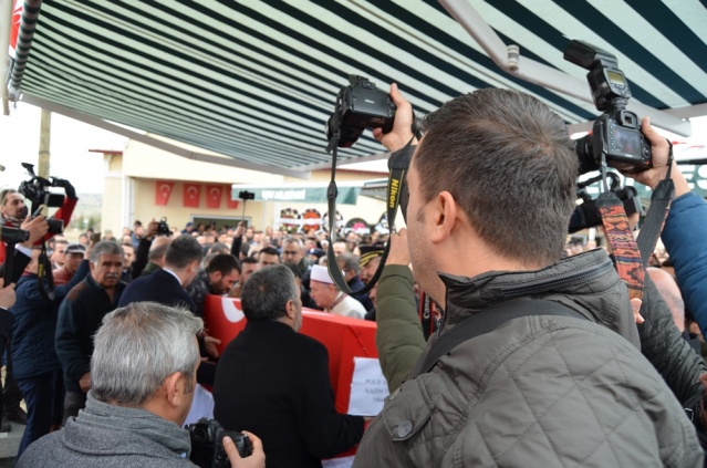 UŞAK ŞEHİT POLİS NAZIM TUNCER'İ SON YOLCULUĞUNA UĞURLADI