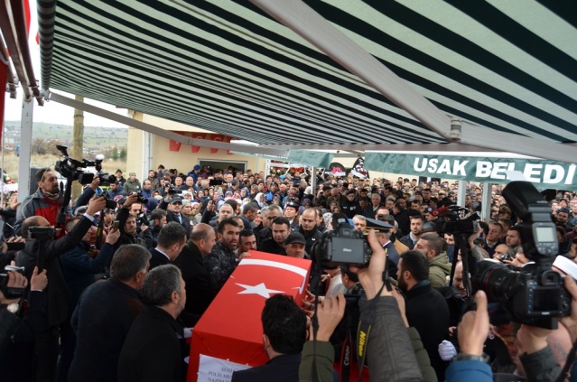 UŞAK ŞEHİT POLİS NAZIM TUNCER'İ SON YOLCULUĞUNA UĞURLADI