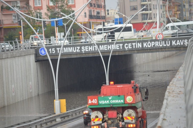 Uşak Yağmur'a Teslim