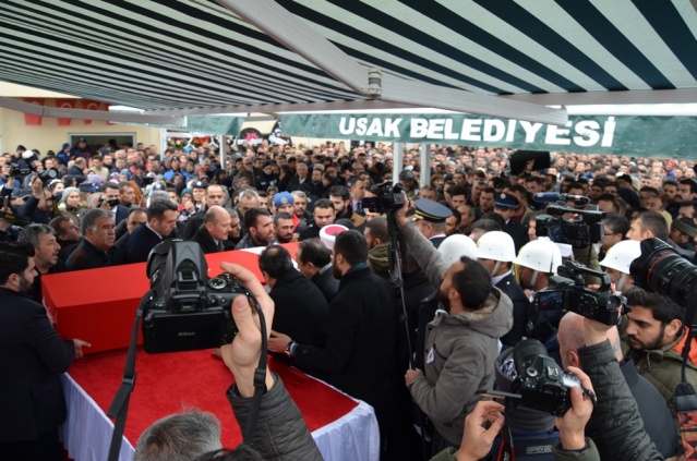 UŞAK ŞEHİT POLİS NAZIM TUNCER'İ SON YOLCULUĞUNA UĞURLADI