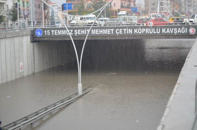 Uşak Yağmur'a Teslim