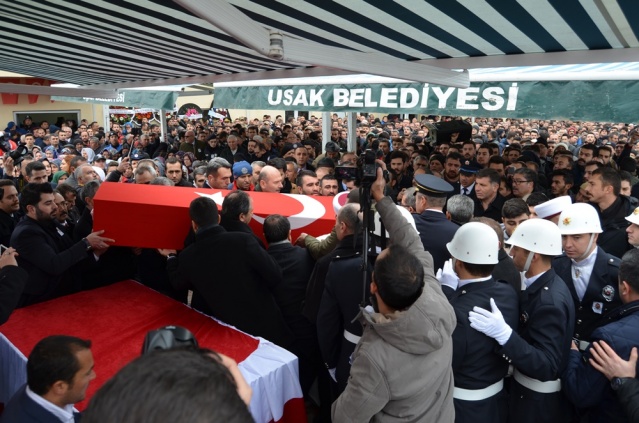 UŞAK ŞEHİT POLİS NAZIM TUNCER'İ SON YOLCULUĞUNA UĞURLADI