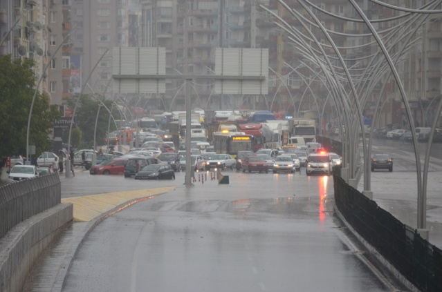 Uşak Yağmur'a Teslim