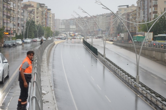 Uşak Yağmur'a Teslim