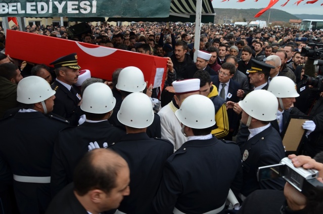 UŞAK ŞEHİT POLİS NAZIM TUNCER'İ SON YOLCULUĞUNA UĞURLADI