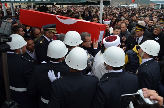 UŞAK ŞEHİT POLİS NAZIM TUNCER'İ SON YOLCULUĞUNA UĞURLADI