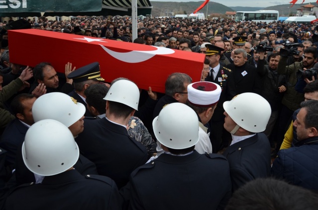 UŞAK ŞEHİT POLİS NAZIM TUNCER'İ SON YOLCULUĞUNA UĞURLADI