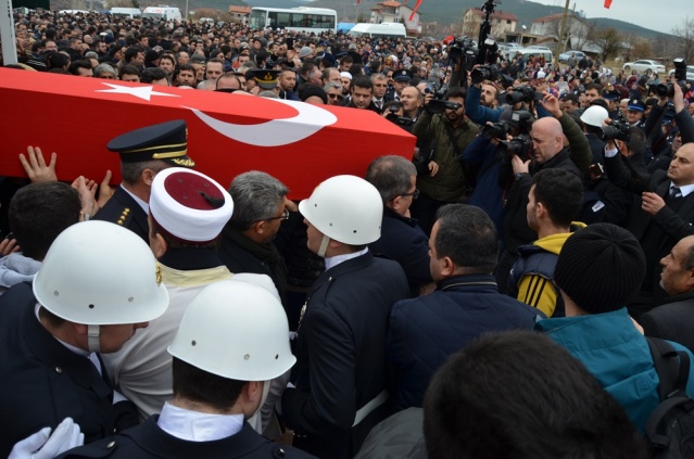 UŞAK ŞEHİT POLİS NAZIM TUNCER'İ SON YOLCULUĞUNA UĞURLADI