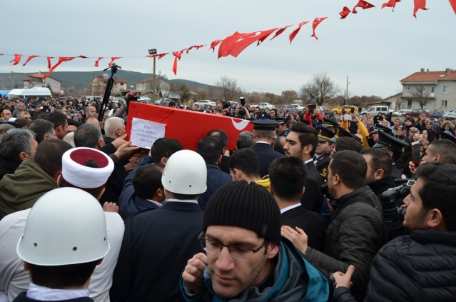 UŞAK ŞEHİT POLİS NAZIM TUNCER'İ SON YOLCULUĞUNA UĞURLADI