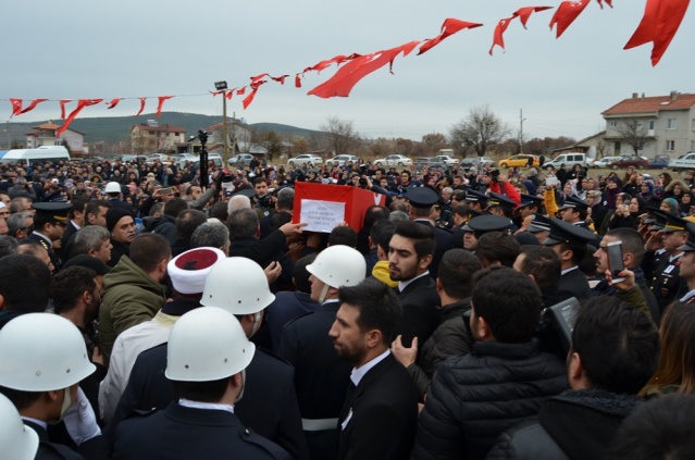 UŞAK ŞEHİT POLİS NAZIM TUNCER'İ SON YOLCULUĞUNA UĞURLADI