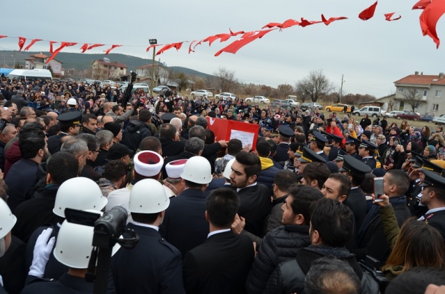 UŞAK ŞEHİT POLİS NAZIM TUNCER'İ SON YOLCULUĞUNA UĞURLADI