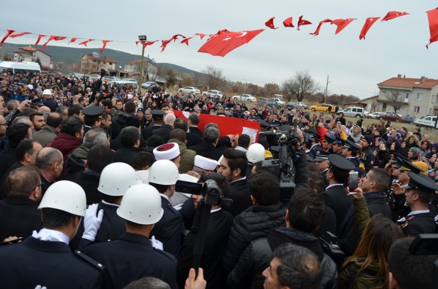 UŞAK ŞEHİT POLİS NAZIM TUNCER'İ SON YOLCULUĞUNA UĞURLADI