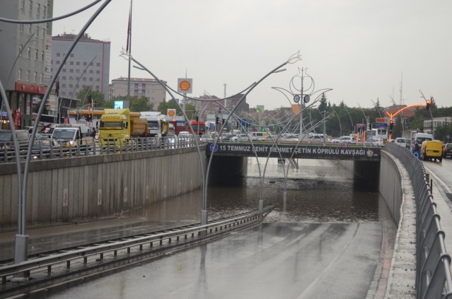 Uşak Yağmur'a Teslim