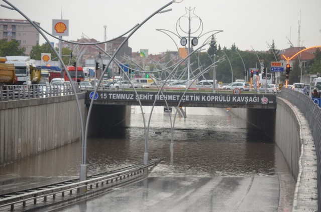Uşak Yağmur'a Teslim