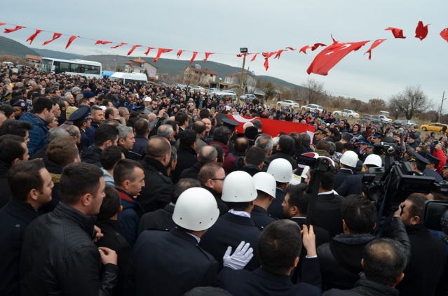 UŞAK ŞEHİT POLİS NAZIM TUNCER'İ SON YOLCULUĞUNA UĞURLADI