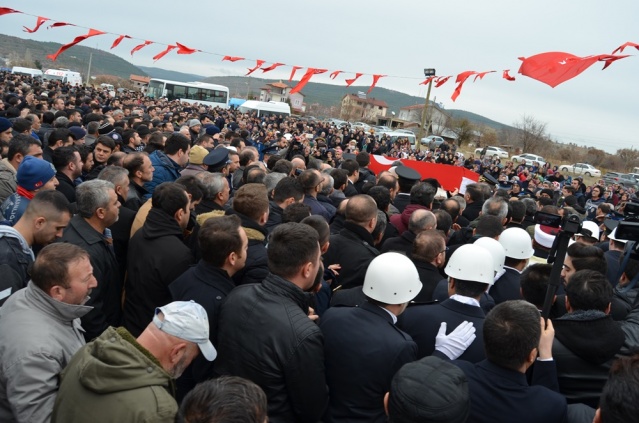 UŞAK ŞEHİT POLİS NAZIM TUNCER'İ SON YOLCULUĞUNA UĞURLADI