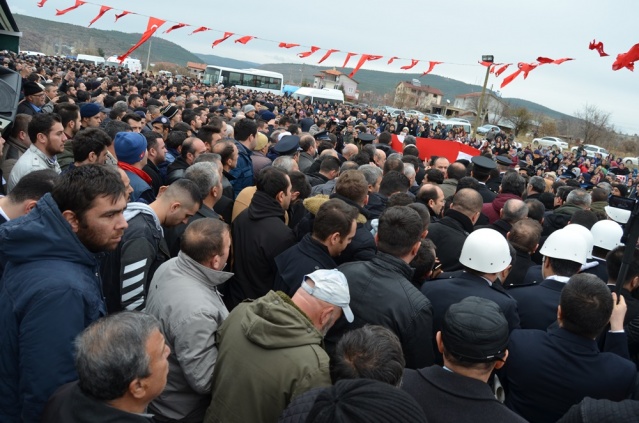 UŞAK ŞEHİT POLİS NAZIM TUNCER'İ SON YOLCULUĞUNA UĞURLADI