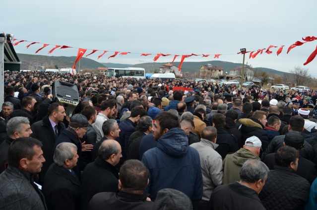 UŞAK ŞEHİT POLİS NAZIM TUNCER'İ SON YOLCULUĞUNA UĞURLADI