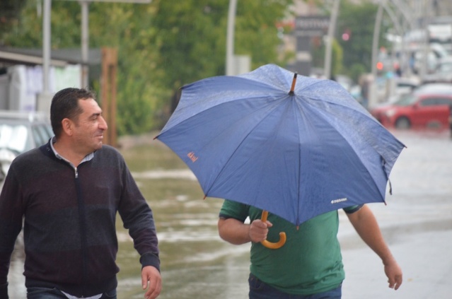 Uşak Yağmur'a Teslim