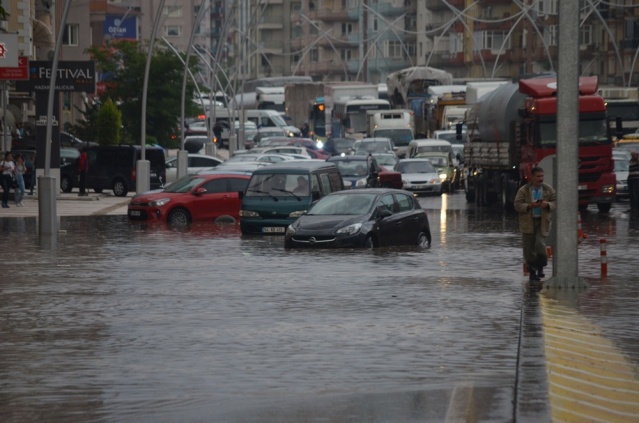 Uşak Yağmur'a Teslim