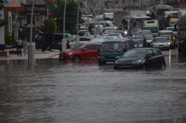 Uşak Yağmur'a Teslim