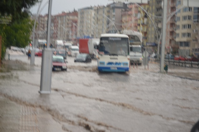 Uşak Yağmur'a Teslim