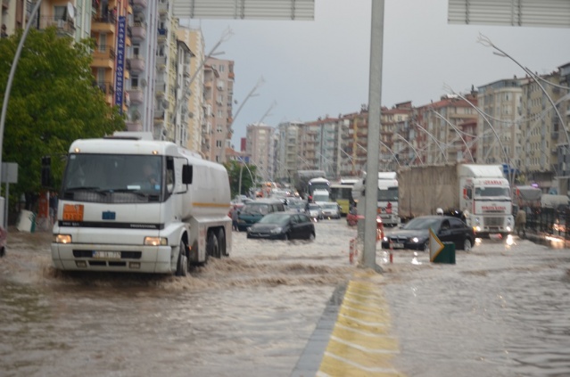 Uşak Yağmur'a Teslim