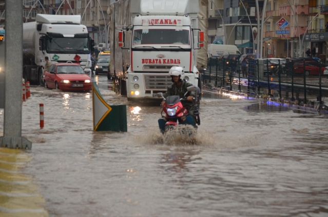 Uşak Yağmur'a Teslim