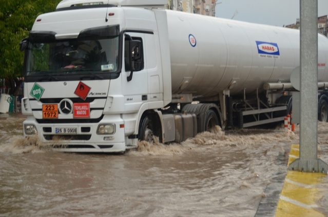 Uşak Yağmur'a Teslim