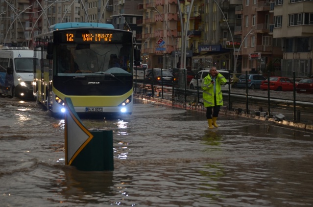 Uşak Yağmur'a Teslim