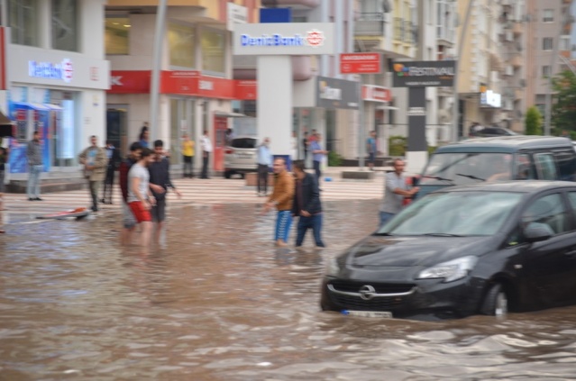 Uşak Yağmur'a Teslim