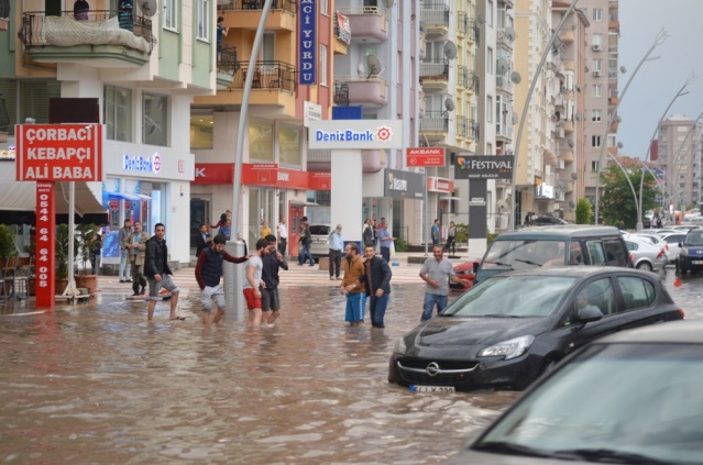 Uşak Yağmur'a Teslim