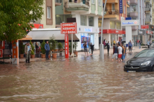 Uşak Yağmur'a Teslim