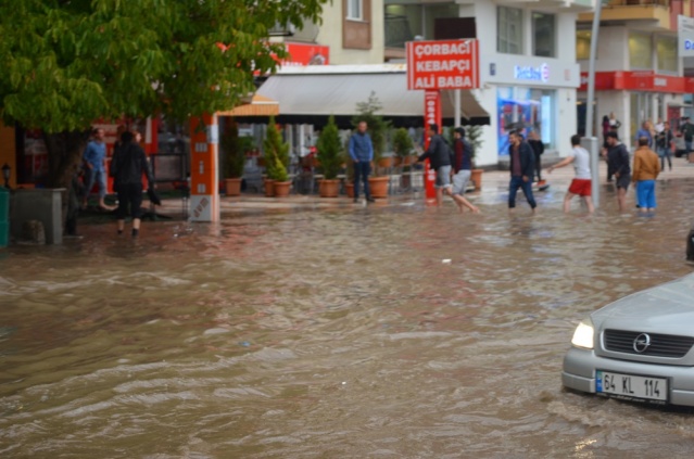 Uşak Yağmur'a Teslim
