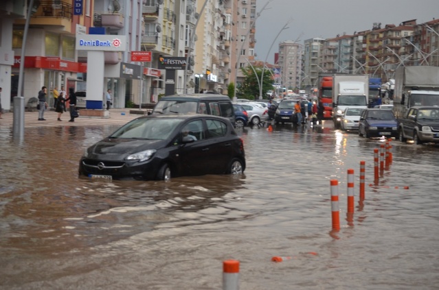 Uşak Yağmur'a Teslim