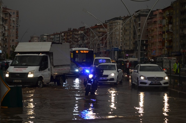 Uşak Yağmur'a Teslim