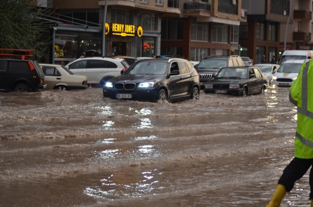 Uşak Yağmur'a Teslim